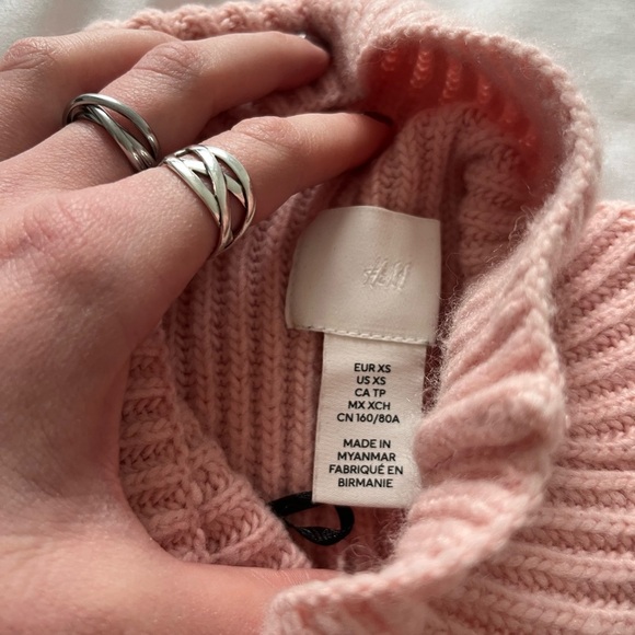 Pink Rib-Knit Turtleneck Sweater - Picture 3 of 4